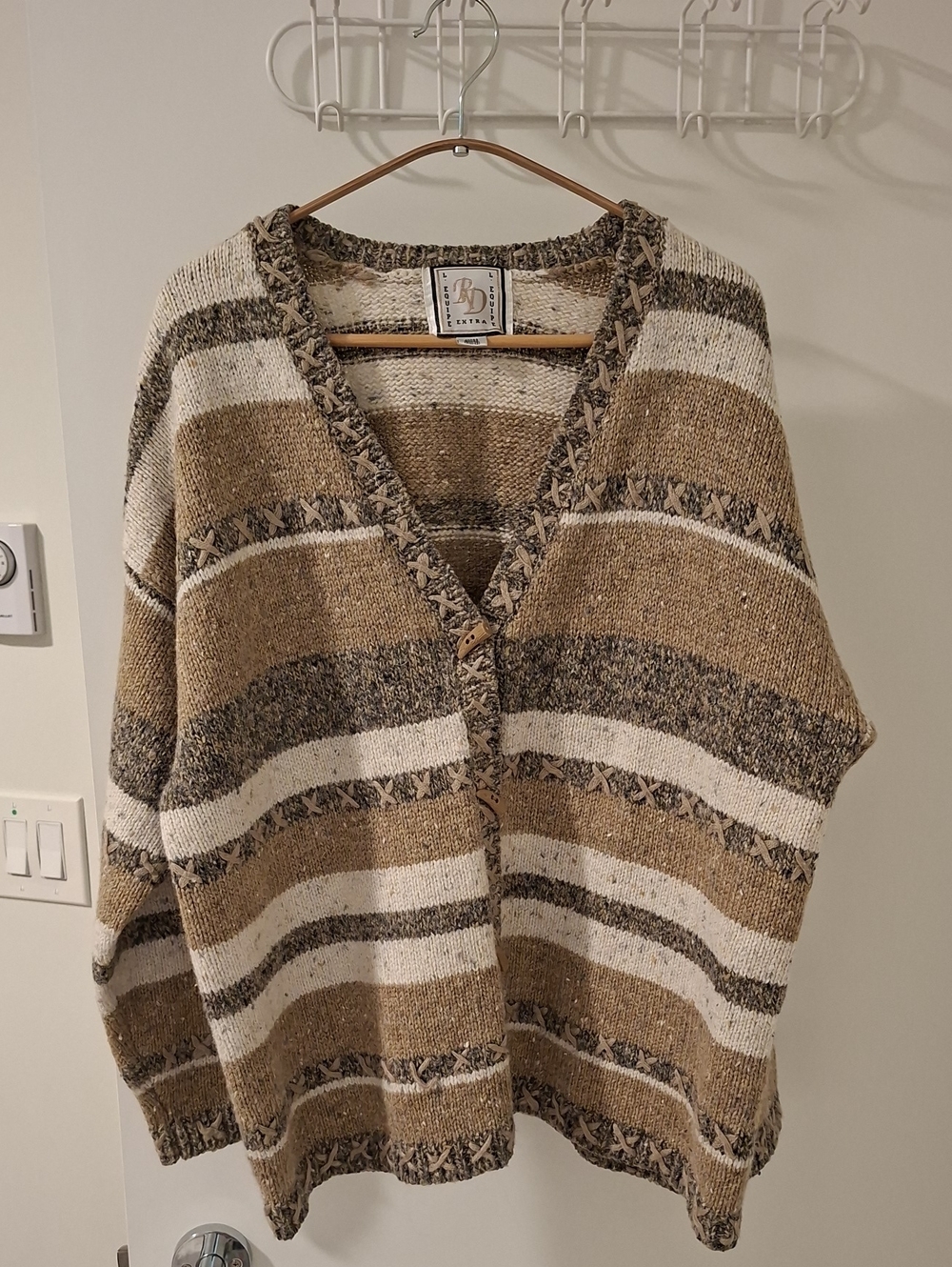 Vintage Oversized/Boxy Cream & Tan Striped Blanket-stitch V-neck Cardigan (L)